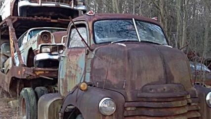 Тези хора са попаднали на изгубен през 1956 година автовоз, заедно с колите на него!