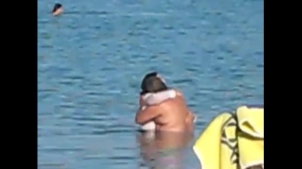 Смях-арабски страсти в морето
