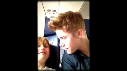 Сладки! Джъстин пее Boyfriend със сестра си Джази