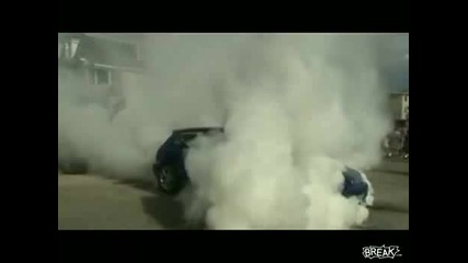 Кола буквално си пали гомите 