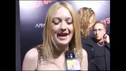 Kristen Stewart & Dakota Fanning Reaction To The Eclipse Trailer 