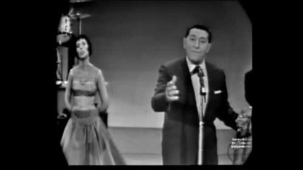 Louis Prima - Medley - When You Smilin, Ce La Luna, Oh Mari