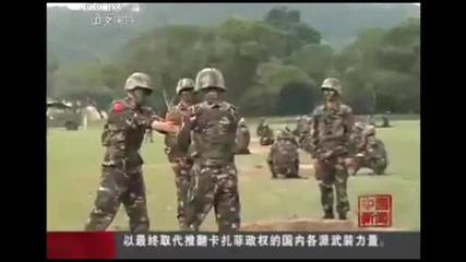 Китайски войници играят на горещ картоф с истинска бомба!