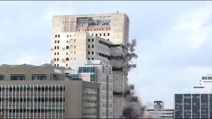 Впечатляващо разрушаване на огромни сгради