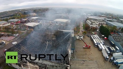 UK: Drone captures Bracknell industrial estate on fire