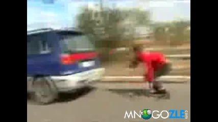 Идиот се пребива яко