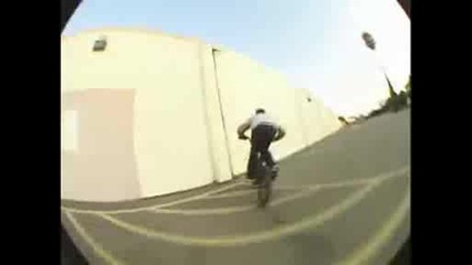 Трикове с Bmx в градски условия.