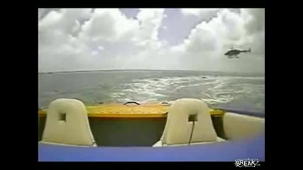 Неочаквано падане от моторна лодка