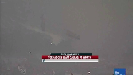 Ужасно торнадо в Далас вдига камиони на 16 метра