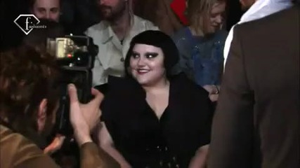 fashiontv Ftv.com - Paris F W 10 11 - Victor & Rolf Front Row 