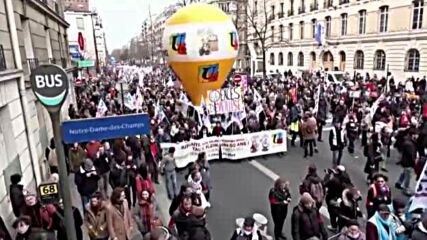 Хиляди протестираха в Париж срещу пенсионната реформа