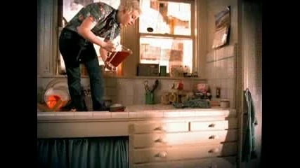 Waiting - Green Day (official Music Video)