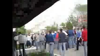Руски Фенове Се Бият 