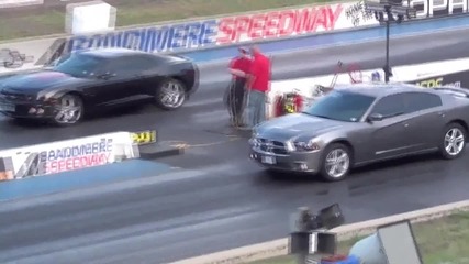 2012 Dodge Charger Rt vs Camaro Ss - uget - uget