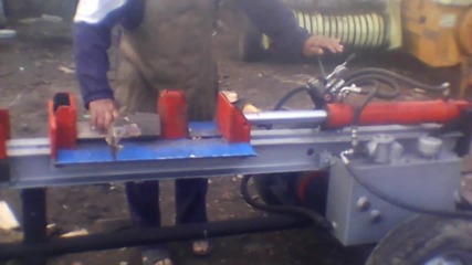 Хидравлична машина за цепене на дърва