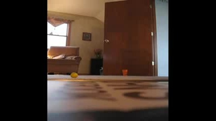 Най - невъзможните трикове с пинг - понг топчета