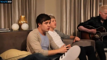 One Direction - Пеят What Makes You Beautiful на живо за Mtv