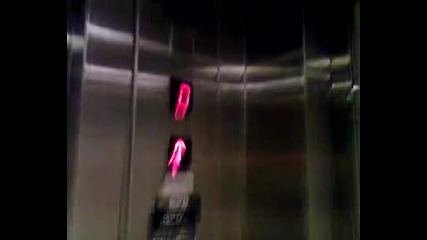 Возене в асансьор 51 