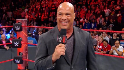 Kurt Angle thanks the WWE Universe after Raw goes off the air: WWE.com Exclusive, Nov. 27, 2017