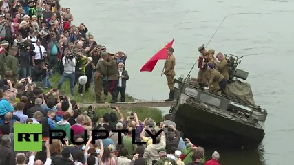 Germany: WWII US-Soviet handshake recreated on the Elbe