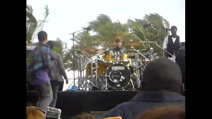 Justin Bieber Drum Solo on the Early Show