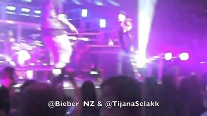 Justin Bieber и Chris Brown пеят на живо Look At Me Now в Sydney