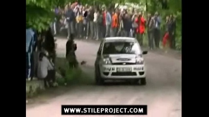 Този как го блъсна колата...