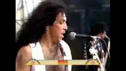 Kiss - Crazy Crazy Night (monsters Of Rock 88)