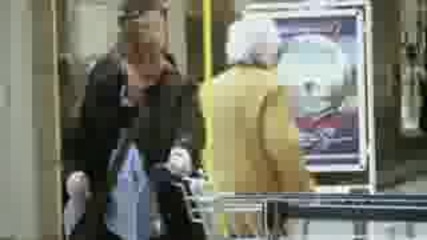 Скейтборд в маркета и бързо пазаруване . Cмях ! 