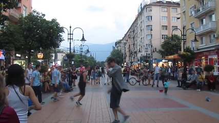 Брейк танцьори на булевард Витоша