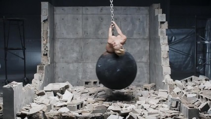 Miley Cyrus - Wrecking Ball