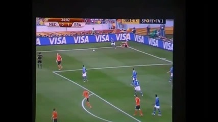 Обърканият корнер на Ариен Робен в първото полувреме на мача Холандия - Бразилия (2 - 1) 