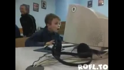 Момче Се Вживява По Игра.. * С М Я Х* 