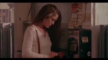 Готин кадър на героинята Наташа Биндър от филма Трудна Мишена (1993)