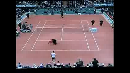 Вижте как фен атакува Федерер във финала на Ролан Гарос