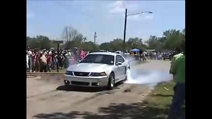 Ford Mustang Burnout 