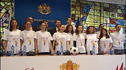 Казийски, Жекова, Топалов, ансамбълът и големи спортисти: Аз обичам спорта