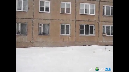 Руснаци скачат от 3 етаж