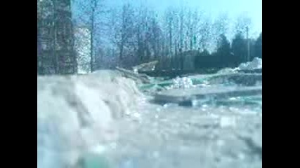 Чупене на стъкла, плочки камъни и шишета! 