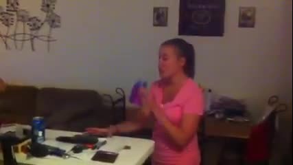 Ashley's epic cinnamon challenge fail