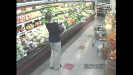 Жена Пазарува От Супера