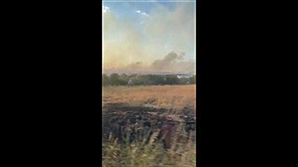 Огромен пожар бушува край Костинброд, огънят се вижда от километри