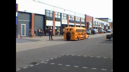 Училищен Автобус С Реактивен Двигател!!!!