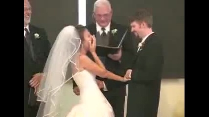 Младоженката май се е напушила здраво ( смях )