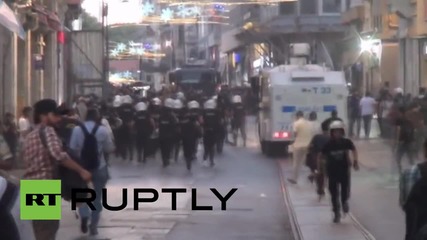 Турция: Полицията с водни оръдия срещу протестиращи в Деня на мира