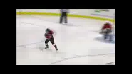 9 годишно дете отбелязва гол на хокей по начин по който никой не е виждал до сега