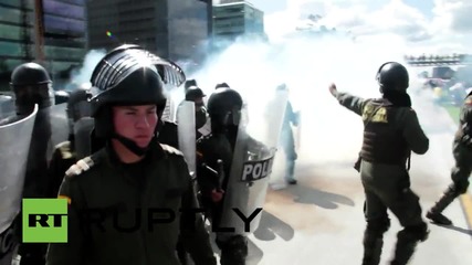 Сблъсъци между протестиращи учители и полицаи в Колумбия