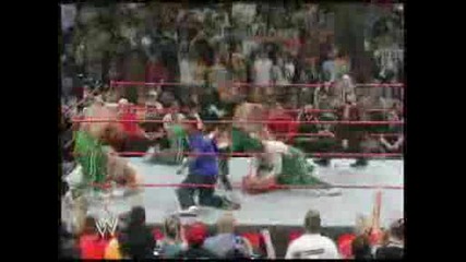 Wwe - Triple H Помага На Hbk