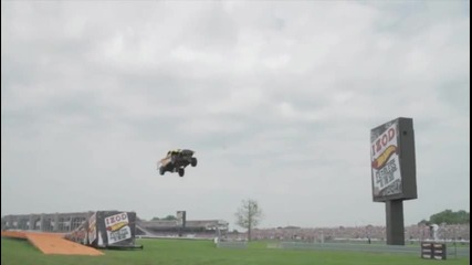 Световния шампион по скок с чериколесно превозно средство