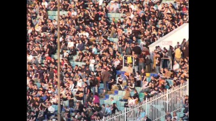 началото на концерта подгряващата гурупа на Ac/dc konkurent 